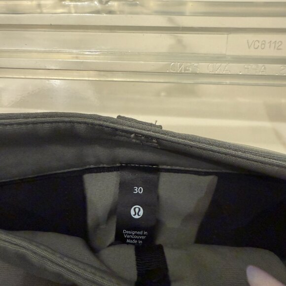 Lululemon Commission Classic-Fit Short 9" Warpstreme Color Grey Sage Size 30 - Picture 3 of 7